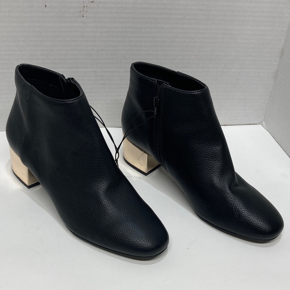 MARC NEW YORK Hayden Black Ankle Boots with Gold Heel
SIZE 8.5
Color Black